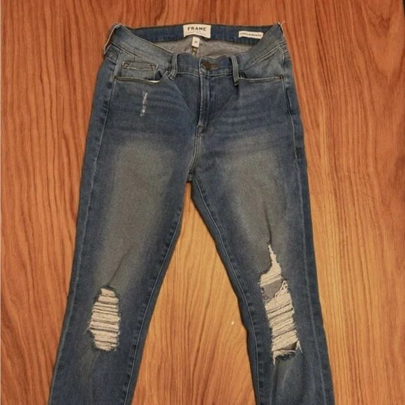 Jeans Size 28. Skinny crop fit, distressed - Picture 3 of 4
